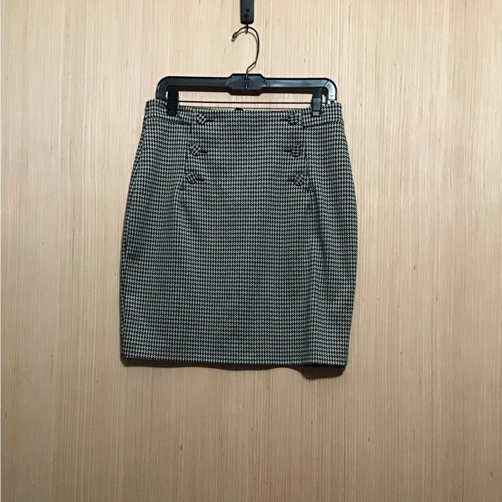 H&M Womens Size 8 Pencil Skirt Brown /Black Zipper Back Buttons Front Classic